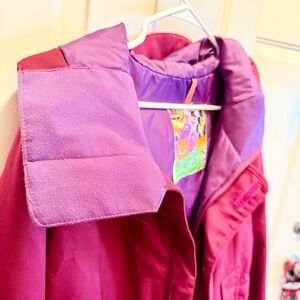 Burton women’s ski snowboard jacket Majenta 
Like new 😍
XL